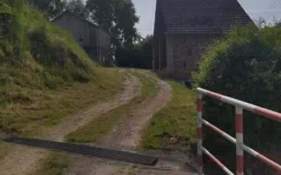 SPRZEDAM DZIAŁKĘ BUDOWLANĄ Z DOMEM – zdjęcie 3