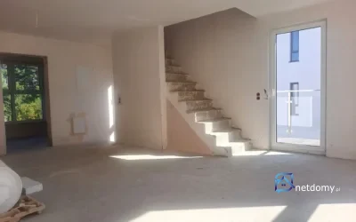 Dwupoziomowe mieszkanie 93 m2 z ogródkiem w Dębinie