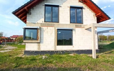 Wolnostojący dom 206,5 m² w Miłoszycach – działka 1000 m² z garażem - Netdomy