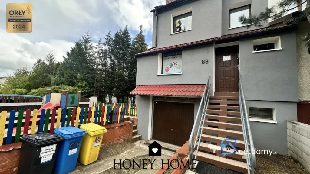 Przestrzenny szeregowiec z ogrodem – 220 m² Gdynia Dąbrowa Poziomkowa - Netdomy