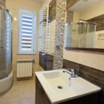 Płock – Nowe Ciechomice, dom 140 m² z garażem i poddaszem do aranżacji, działka 820 m² - Netdomy