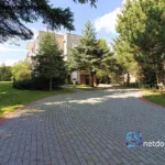 Dom 296 m² na dużej działce 1632 m² – Elbląg, ul. Freta | 6 pokoi, 2 garaże, 1993 r. - Netdomy