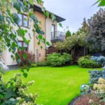 Warszawa, Białołęka – kompaktowy dom 60,44 m² z ogrodem 180 m², kominek, poddasze do adaptacji, 2 miejsca postojowe - Netdomy