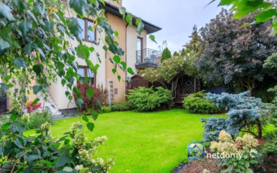 Warszawa, Białołęka – kompaktowy dom 60,44 m² z ogrodem 180 m², kominek, poddasze do adaptacji, 2 miejsca postojowe - Netdomy