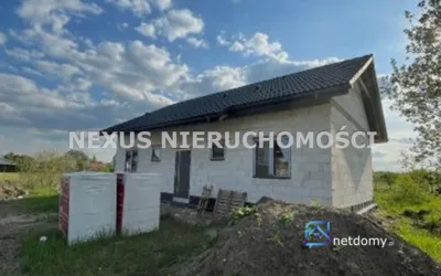Dąbrowa Górnicza Błędów – parterowy dom 83 m² w stanie surowym zamkniętym, działka 850 m² - Netdomy