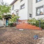 Warszawa, Bemowo – skrajny segment 310 m² z 2 garażami, piwnicą i ogrodem, działka 380 m² - Netdomy