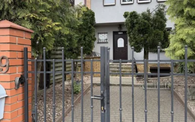 Przestronny dom szeregowy z fotowoltaiką i garażem – Swarzędz os. Raczyńskiego - Netdomy