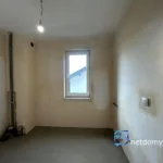 Nowoczesny dom w zabudowie bliźniaczej pod Warszawą 111,86 m2 – Łomianki - Netdomy