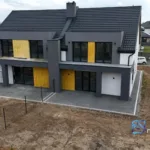 Nowoczesny dom w zabudowie bliźniaczej pod Warszawą 111,86 m2 – Łomianki - Netdomy