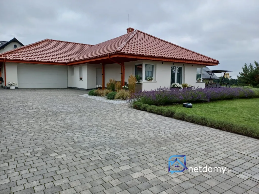 Dom parterowy wolnostojący z garażem dwustanowiskowym - Netdomy