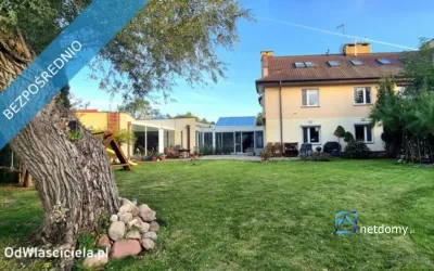 Skrajny dom szeregowy 398 m2 z ogrodem i widokiem na wodę w Ostoi
