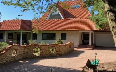 Wolnostojący dom 350 350 m2 do remontu z basenem w Zalesiu Dolnym
